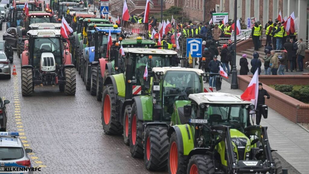 นายกฯโปแลนด์ ให้คำมั่นในการข้ามชายแดนหลังเกษตรกรปิดล้อม นายกรัฐมนตรีโปแลนด์ โดนัลด์ ทัสค์ กล่าวว่าการข้ามชายแดนกับยูเครน